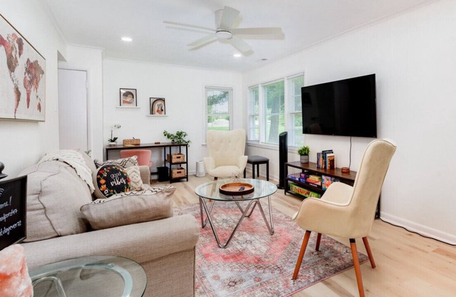 Lovely Landing Pad near Lambert Airport 3 bed 1.5 bath