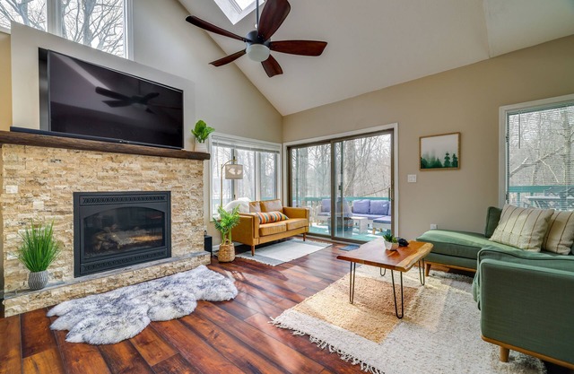 Lovely Poconos Cabin w/Resort Amenities!