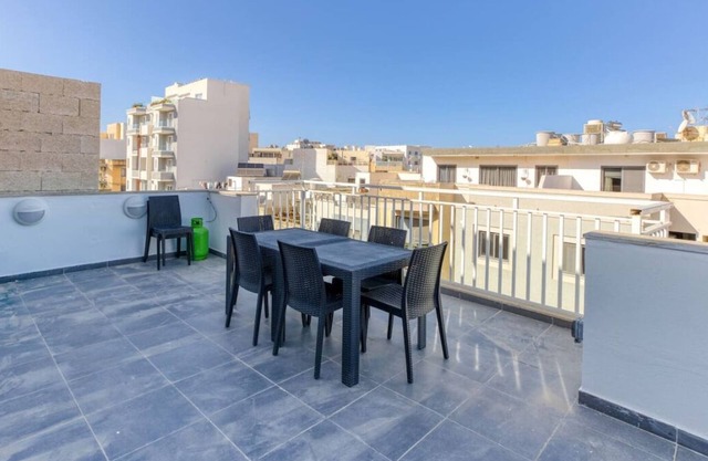 Lovely & Spacious 3BR Penthouse in central Swieqi