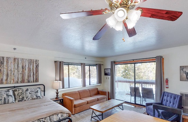 Lovely studio in Yosemite with kitchenette & balcony - near Badger Pass & Valley