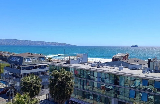 Lovely studio - WiFi - 2 blocks from Reñaca beach. Ocean view from the roof!
