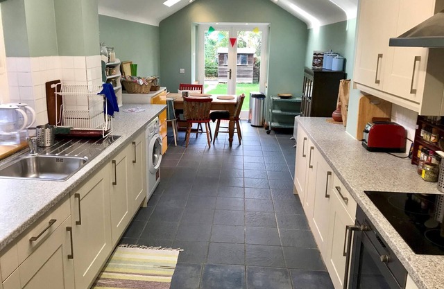 Lovely Terraced 2-Bed House (near Hinksey Park)