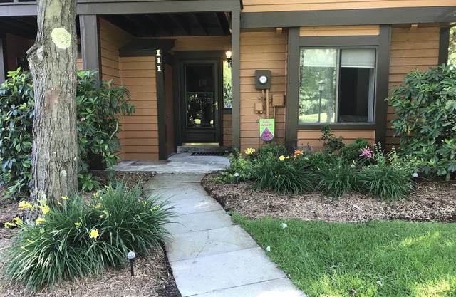 Lovely townhouse with 3 bedrooms 3 bathrooms