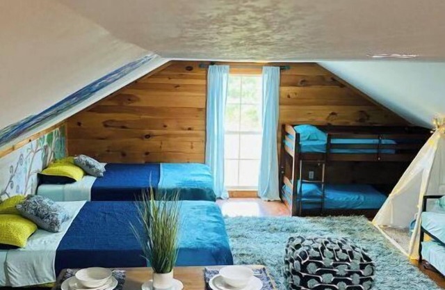 “Lovely Tree”Bunk House&Pool@The House on the Hill