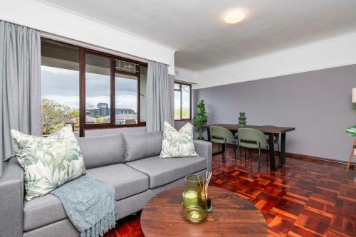 Lovely Two Bedroom Apartment, Claremont, Cape Town