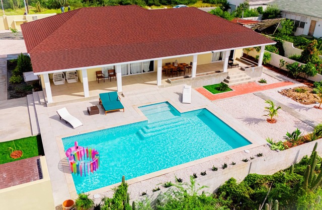 Lovely Villa at Baby Beach Aruba, 2 mins to Beach, Big Pool, perfect for family
