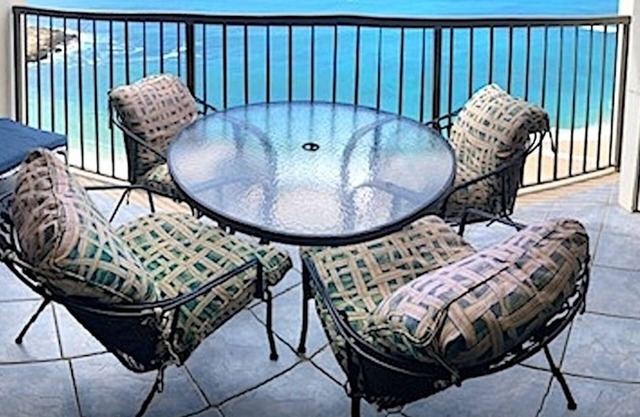 LOW RATE LEGAL BEACHFRONT CONDO VIEW FREE PKG/WIFI, POOL,HOT TUB,TENNIS/PICKLE 6