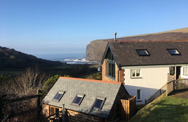 Lower Hillcott - a large family home that sleeps 12 guests in 5 bedrooms