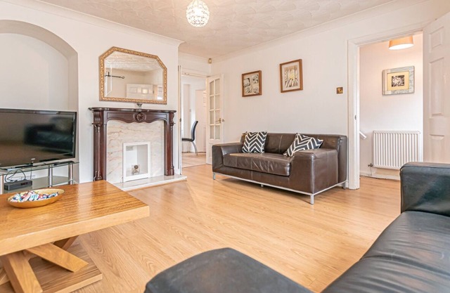 Lowton Spacious 4BR House | Ideal for Long Stays | Contractors &Families Welcome