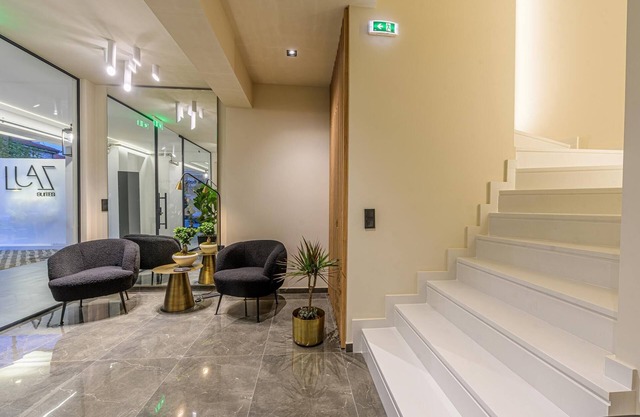 Luaz Suites Volos Center