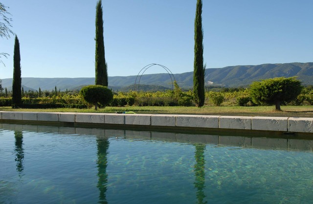 LUBERON: Splendid Magnanerie with swimming pool, 6 bedrooms and bathrooms