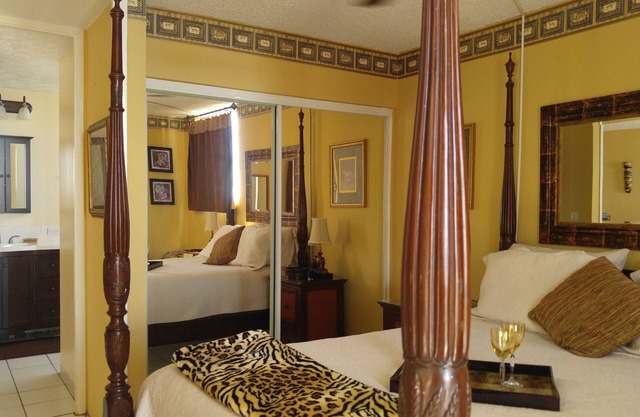 Lucky you! Penthouse with 1 bedroom, stunning sea views, great amenities, sleeps 5