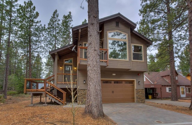 Lukins Mountain Modern 4BR,3BA, Hot Tub