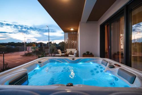 Luma Luxury Apartment with Jacuzzi
