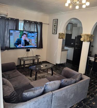 Lumley 3 Bedroom flat solar power and generator