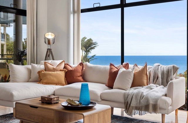 Lunar Shore - Amazing Views, Walk to Beach, 5 Bedrooms, Workcation