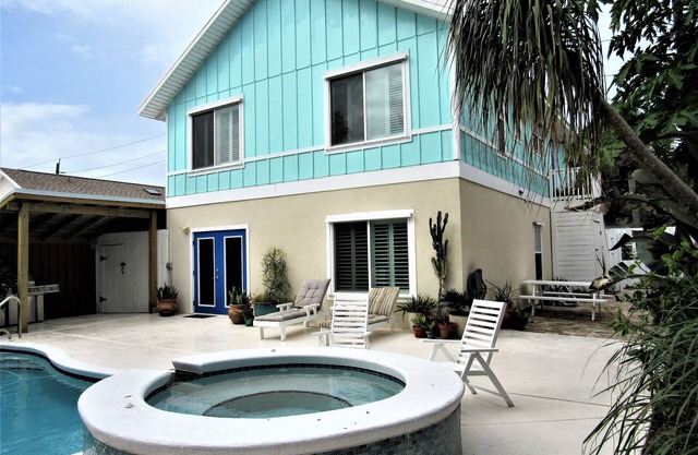 LunaSea Beach House - Family friendly, steps to beach, private pool & hot tub