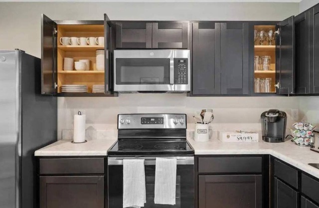 Lush 3BR, Pet-Friendly, Tranquil Haven