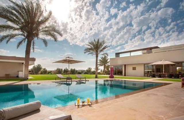 Lush Villa, 6 Suites