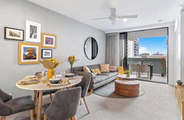 Lux 2BR Apt, 5 Stars Hotel, Pool, Gym, 10 min CBD