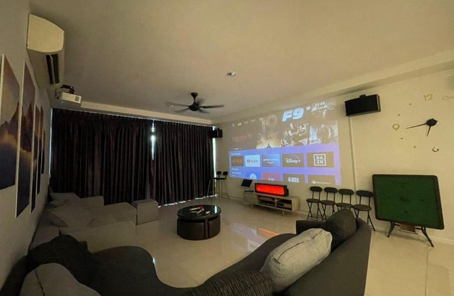 Lux 3BR max 25pax Projector 160inch Netflix Iskandar Puteri near Legoland