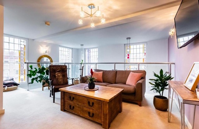 Lux Duplex Apartment 19th Century Chapel Wakefield Centre