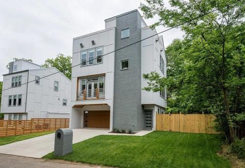 Lux East Nash-Hot Tub & Rooftop Patio