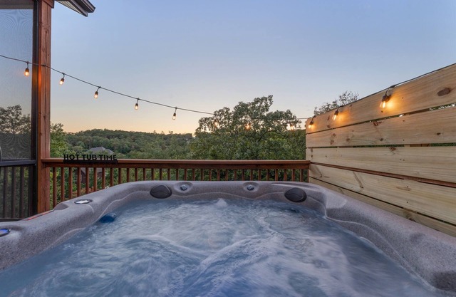 Lux Romance w/ Private Hot Tub & Outdoor Fireplace