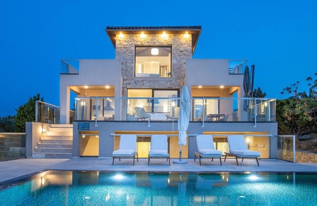 Lux Villa-Prvt Pool-Awesome View-700m from Beach