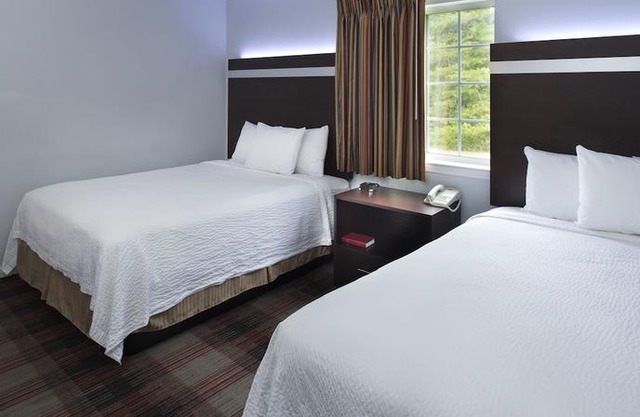 Luxbury Inn & Suites