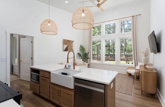 Luxe 2BR Bungalow w/Fire Pit + Yoga Deck, Near Beaches + 10 min to DT