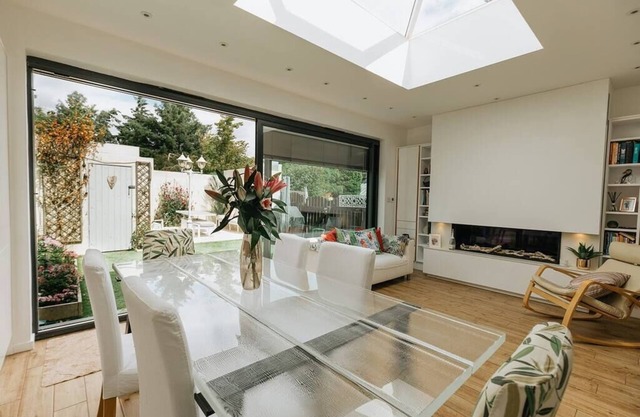 Luxe 3 Bed property with beautiful garden room.