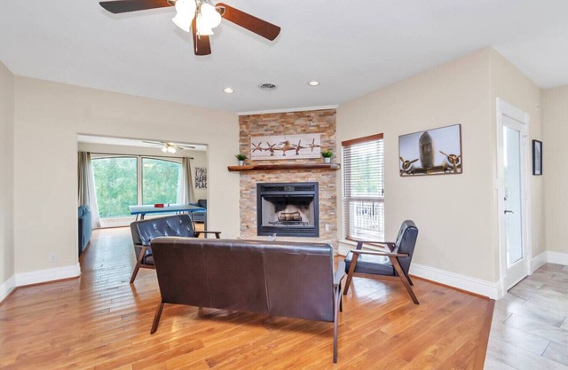 Luxe 6BR Lakehouse w/Pool + Fishing | Near IAH