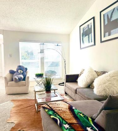 Luxe, Family Friendly, Spacious & Private Entrance