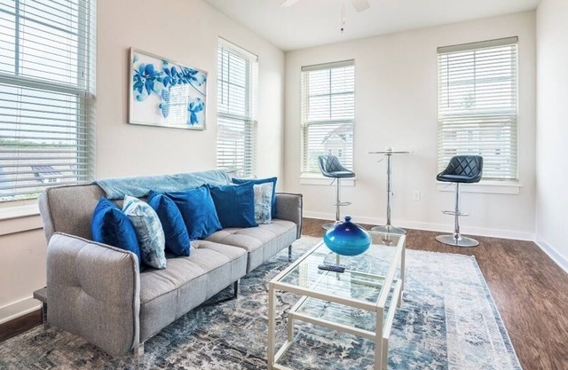 Luxe King Suite in Scenic Virginia:Perfect Retreat