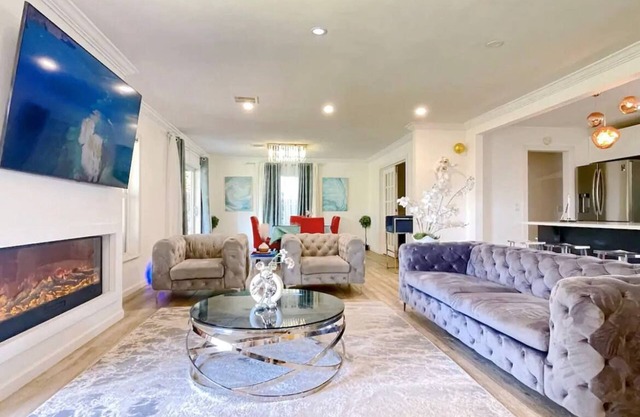Luxe Lakefront downtown villa Universal Disney