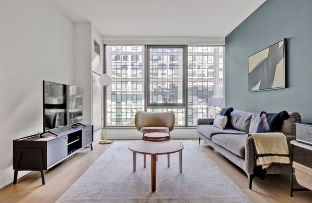 Luxe Navy Yard 1BR w/Gym, Rooftop Pool, walk to Nats Park, by Blueground