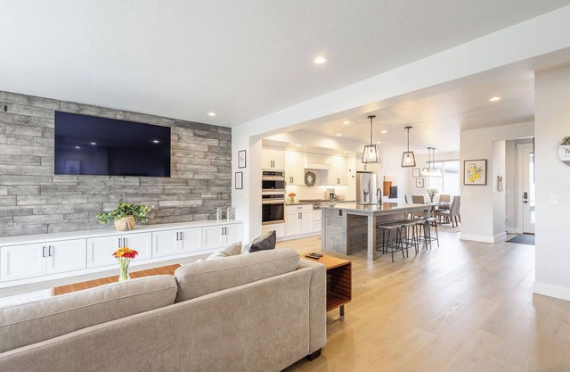 Luxe Townhouse with Fire Pit Close to Micron