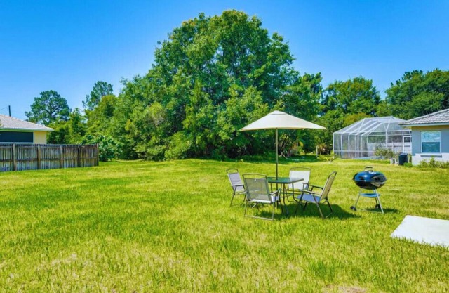 Luxe Villa with Private Garden, BBQ & 14 Guest