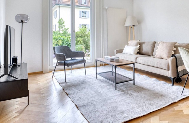 Luxe Wipkingen 3.5 Room w/ Storage & W/D, 2 mins to Market, by Blueground