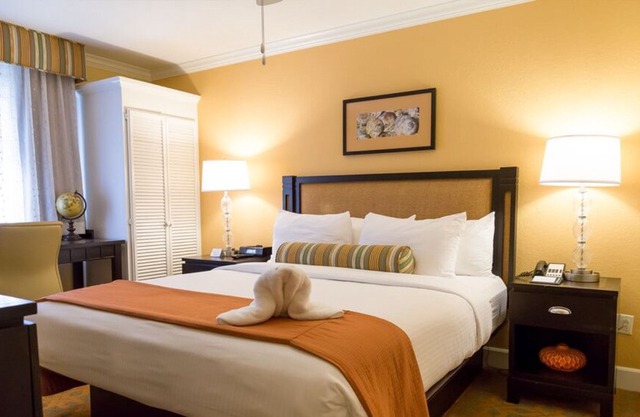 Luxurious 1 bedroom, 1 bath condo - Carlsbad Inn Beach Resort! Best Rates!