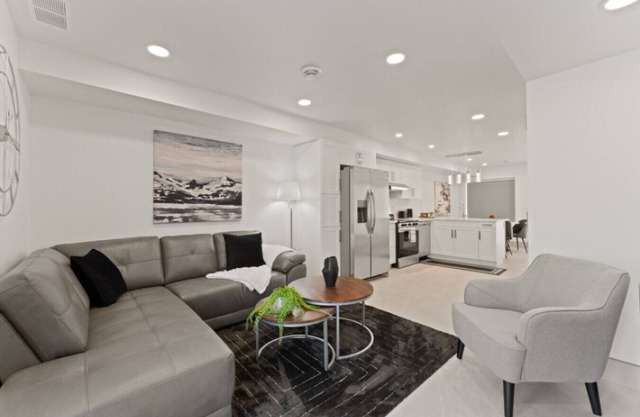 Luxurious 171-11 Condos with Magnificent Lakeviews