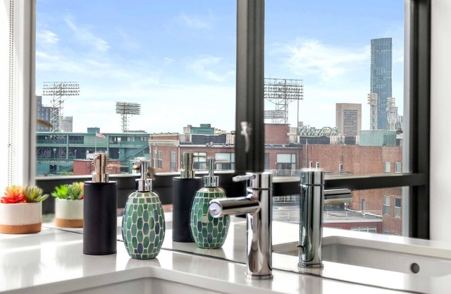 Luxurious 2Br 2Ba unit in the middle of fenway