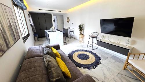 Luxurious 2BR Apartment in City Center with Internet
