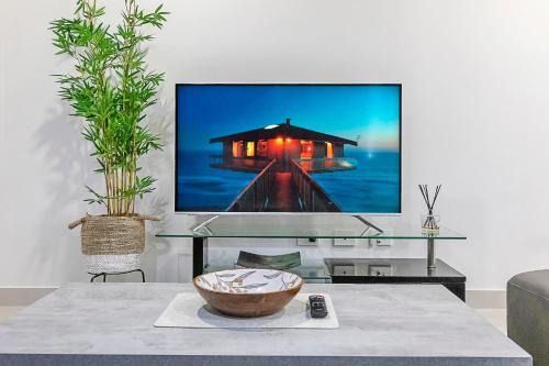 Luxurious 2BR Oasis with Pool and Parking