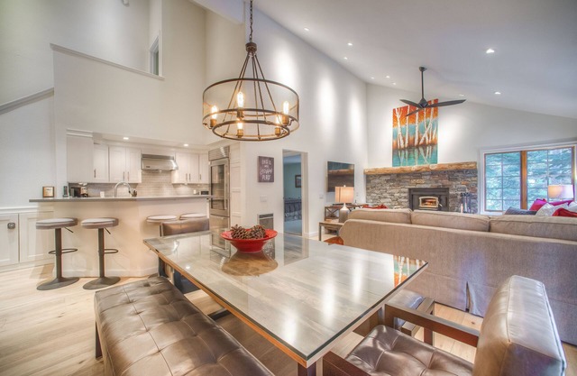 Luxurious 3 Bedroom/3 Full Bath at Canyon Lodge! Directly across from the lifts!