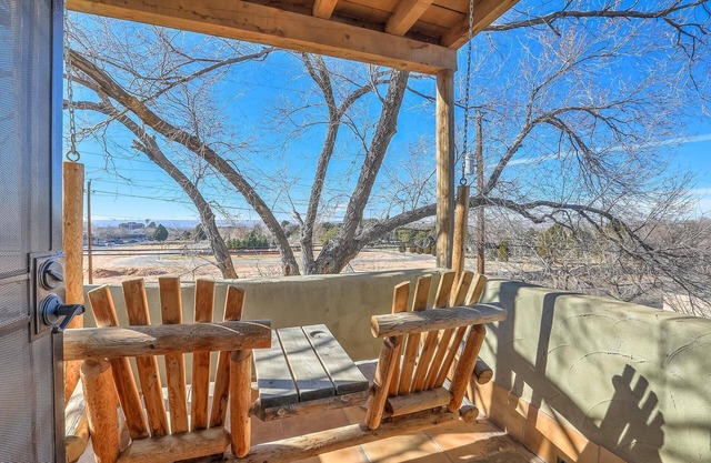 Luxurious 3-bedroom house with WiFi, AC in amazing Albuquerque