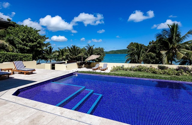 Luxurious 4 bedroom Beachfront Villa, Private pool, Close to English Harbour