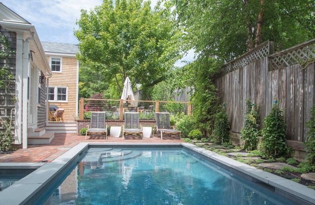 Luxurious 5 bedroom home with hot tub and pool in prime location