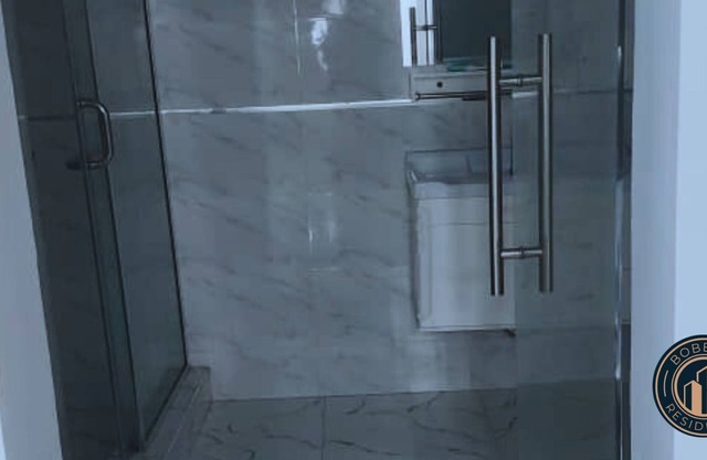 Luxurious 5 Bedroom - Lekki Getaway - Private Indoor Pool & AC